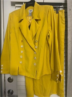 Monroe & Main Bright Yellow Double-Breasted Women's Blazer & Skirt Set
